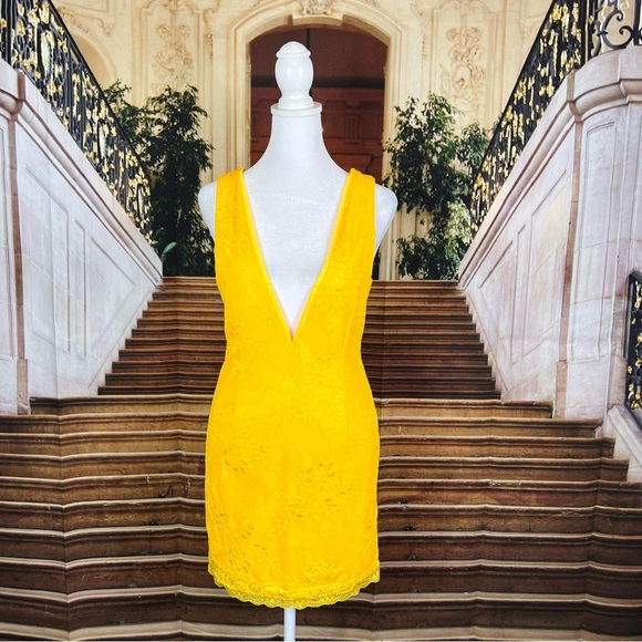 NWT NBD Emery Embroidered Lace Plunging Wired V Neck Mini Dress, Canary - Picture 6 of 11